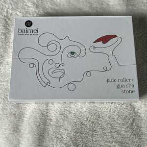* Brand New*Baimei skincare beauty  Jade roller + Gua Sha stone